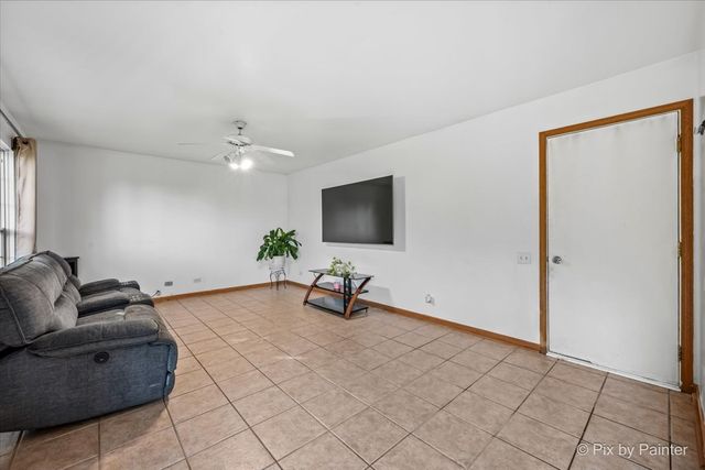 1755 Mission Hills Drive, Elgin, IL 60123