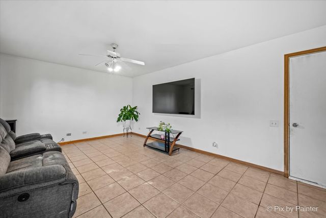 1755 Mission Hills Drive, Elgin, IL 60123