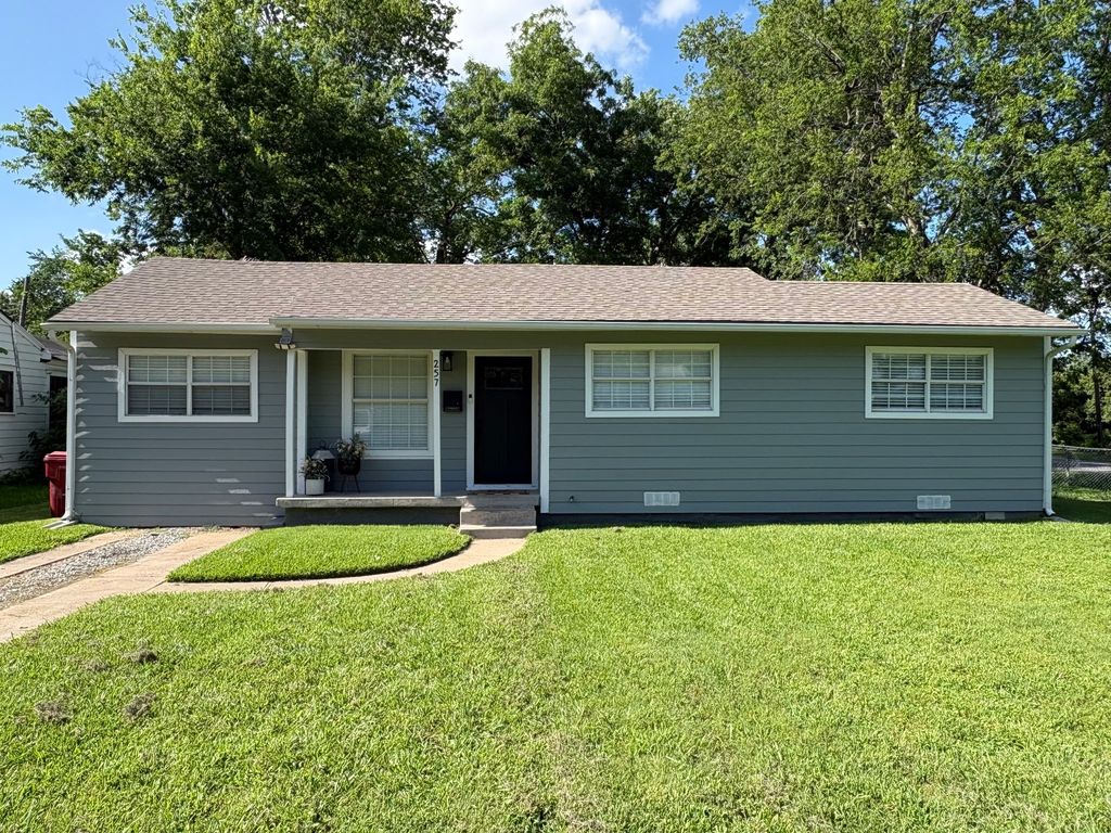 257 Graham Avenue, Bonham, TX 75418