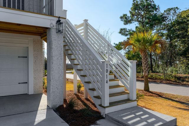 1014 Capersview Court, Awendaw, SC 29429