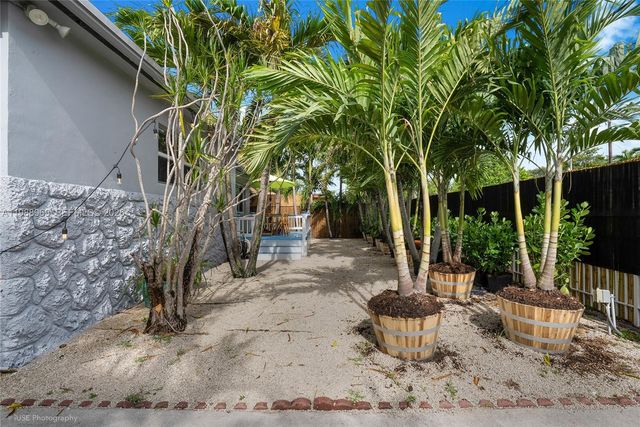 113 SW 2nd Street, Hallandale Beach, FL 33009