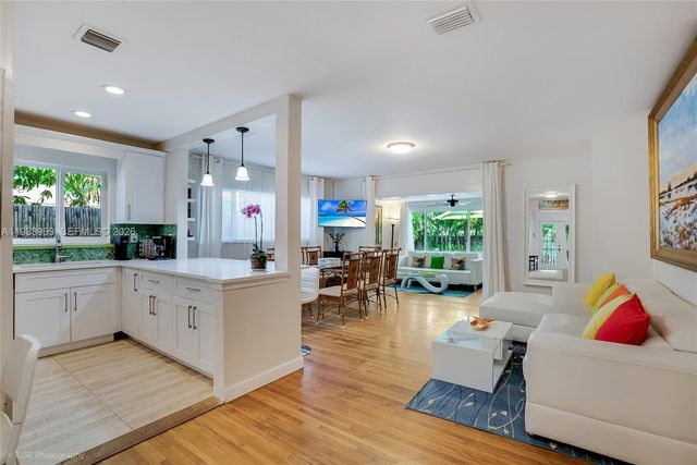 113 SW 2nd Street, Hallandale Beach, FL 33009