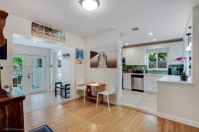 113 SW 2nd Street, Hallandale Beach, FL 33009