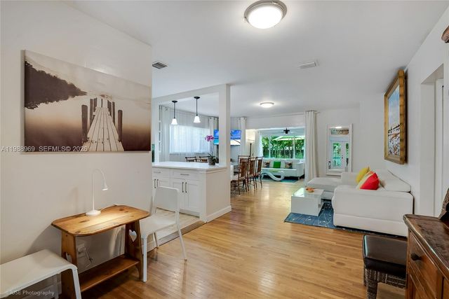 113 SW 2nd Street, Hallandale Beach, FL 33009
