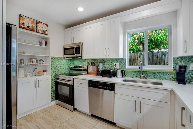 113 SW 2nd Street, Hallandale Beach, FL 33009
