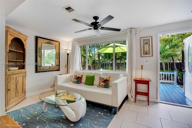 113 SW 2nd Street, Hallandale Beach, FL 33009