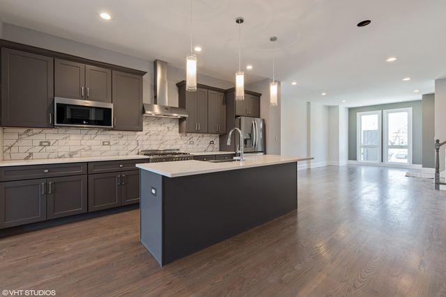 3911 S Calumet Avenue, Chicago, IL 60653