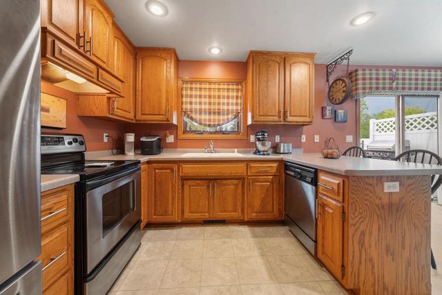 614 STONEHEDGE ROAD, Green Bay, WI 54302