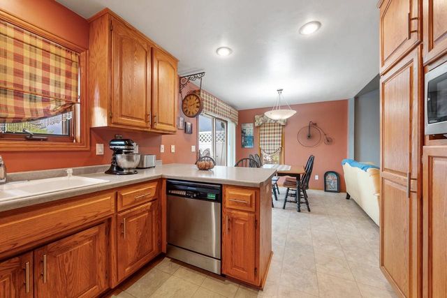 614 STONEHEDGE ROAD, Green Bay, WI 54302