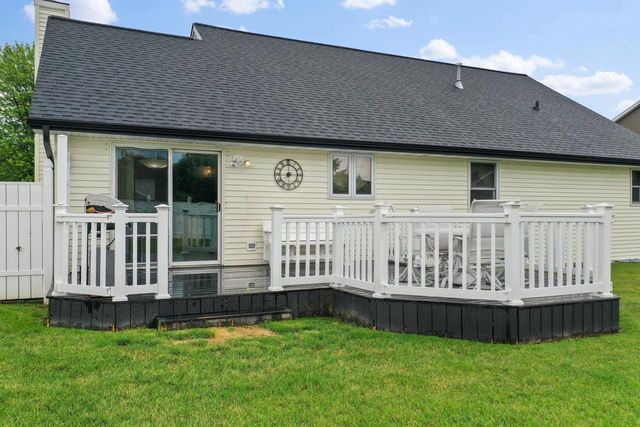 614 STONEHEDGE ROAD, Green Bay, WI 54302