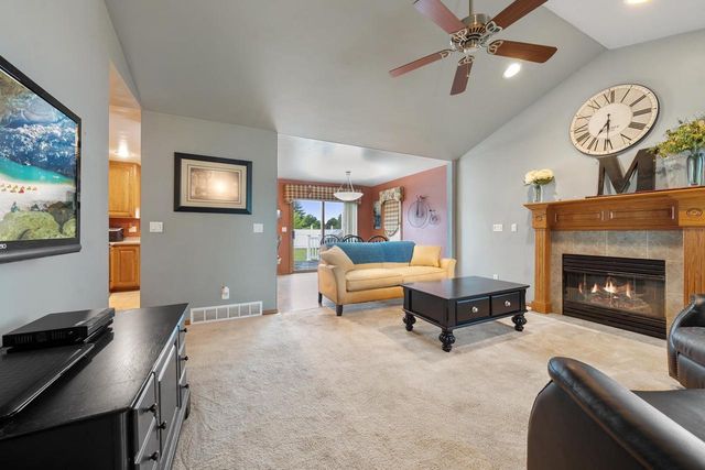 614 STONEHEDGE ROAD, Green Bay, WI 54302
