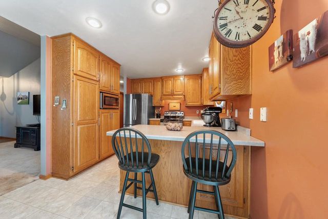 614 STONEHEDGE ROAD, Green Bay, WI 54302