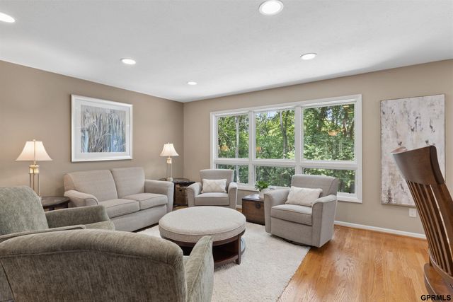 602 Dowding Court, Bellevue, NE 68005