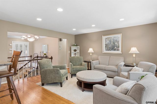 602 Dowding Court, Bellevue, NE 68005