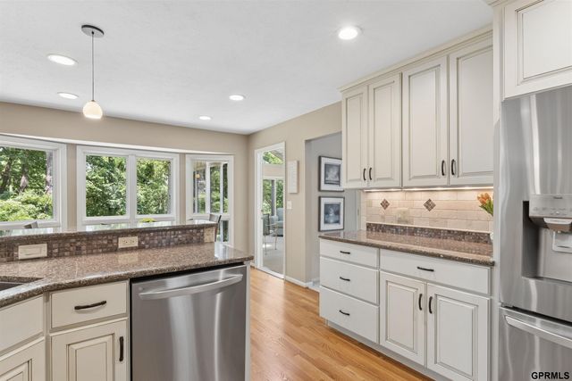 602 Dowding Court, Bellevue, NE 68005
