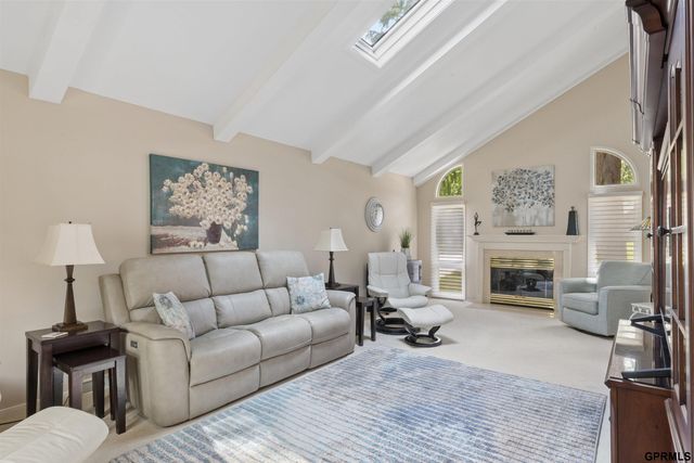602 Dowding Court, Bellevue, NE 68005
