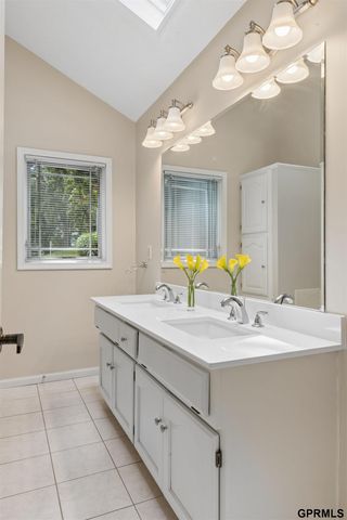 602 Dowding Court, Bellevue, NE 68005