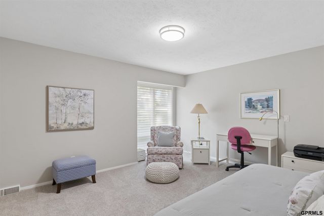602 Dowding Court, Bellevue, NE 68005