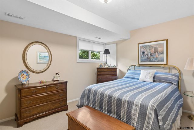 602 Dowding Court, Bellevue, NE 68005