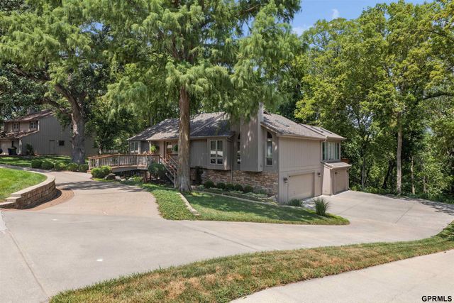 602 Dowding Court, Bellevue, NE 68005