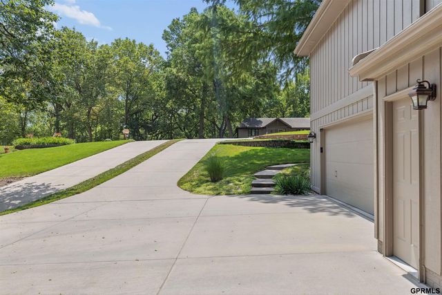602 Dowding Court, Bellevue, NE 68005