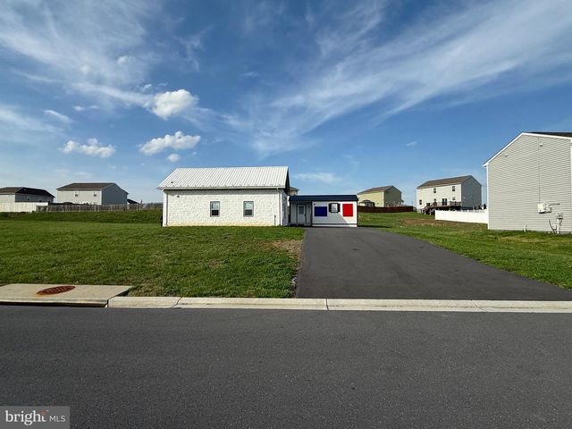 111 KISKADEE DR, Bunker Hill, WV 25413