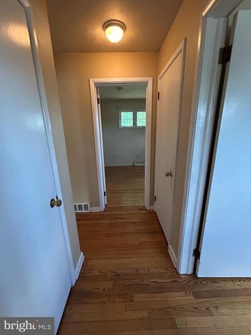 39 E CRESTLYN DR, York, PA 17402