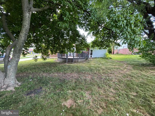 39 E CRESTLYN DR, York, PA 17402