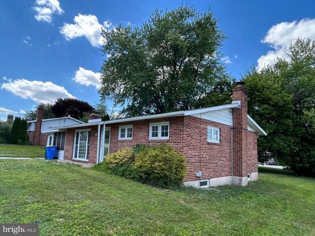 39 E CRESTLYN DR, York, PA 17402