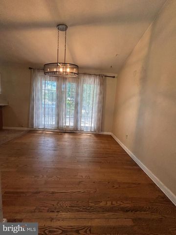 39 E CRESTLYN DR, York, PA 17402
