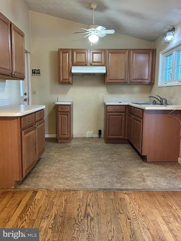39 E CRESTLYN DR, York, PA 17402