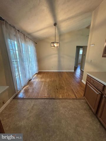 39 E CRESTLYN DR, York, PA 17402