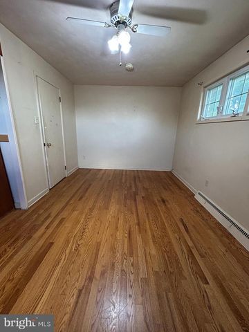 39 E CRESTLYN DR, York, PA 17402