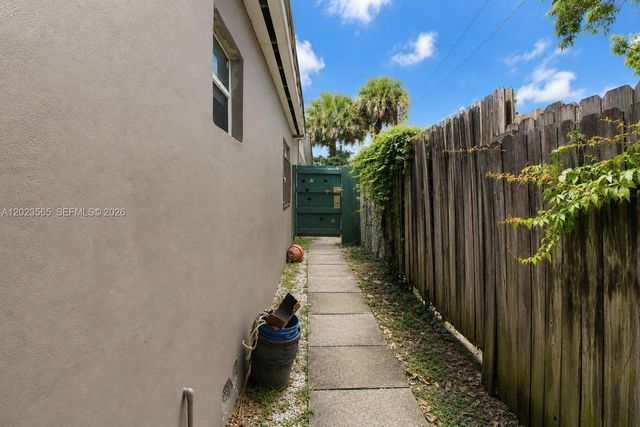 1380 NE 153rd St, North Miami Beach, FL 33162