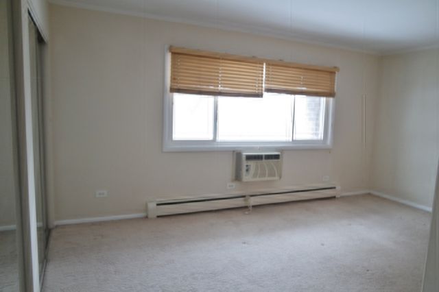 10369 DEARLOVE Road 2F, Glenview, IL 60025