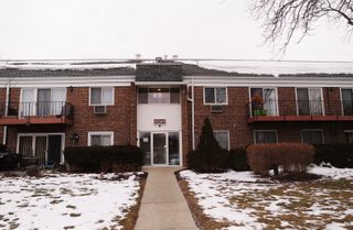 10369 DEARLOVE Road 2F, Glenview, IL 60025