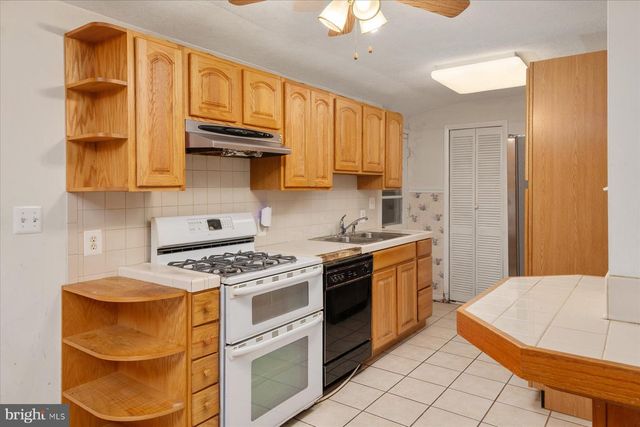 214 SAINT JAMES DR, Glen Burnie, MD 21061