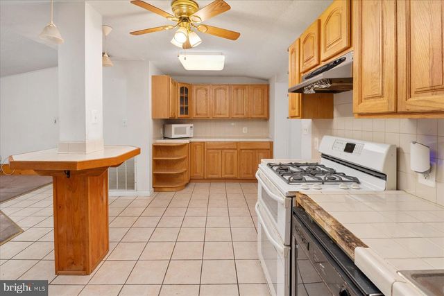 214 SAINT JAMES DR, Glen Burnie, MD 21061