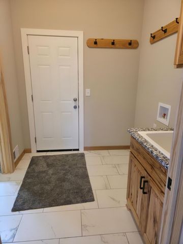 575 Elins Lake Road SE, Cambridge, MN 55008