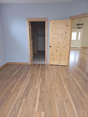 575 Elins Lake Road SE, Cambridge, MN 55008