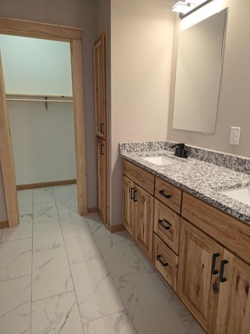 575 Elins Lake Road SE, Cambridge, MN 55008