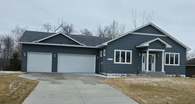 575 Elins Lake Road SE, Cambridge, MN 55008