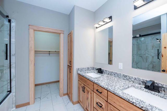 575 Elins Lake Road SE, Cambridge, MN 55008