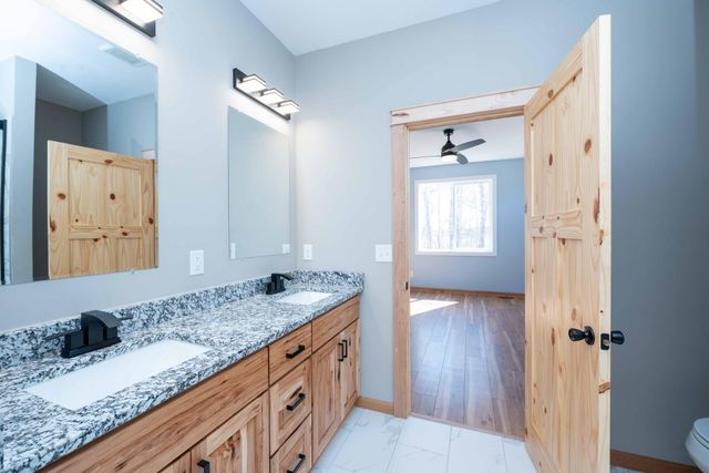 575 Elins Lake Road SE, Cambridge, MN 55008