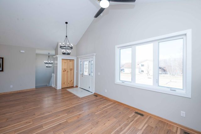575 Elins Lake Road SE, Cambridge, MN 55008