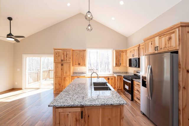 575 Elins Lake Road SE, Cambridge, MN 55008