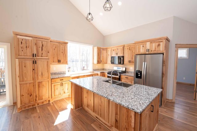 575 Elins Lake Road SE, Cambridge, MN 55008