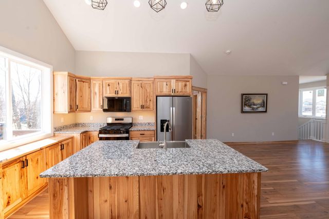 575 Elins Lake Road SE, Cambridge, MN 55008
