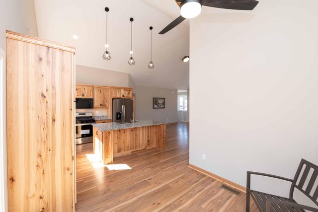 575 Elins Lake Road SE, Cambridge, MN 55008
