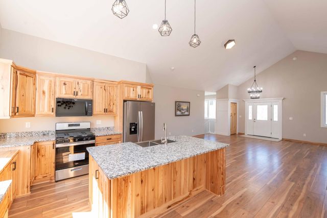575 Elins Lake Road SE, Cambridge, MN 55008